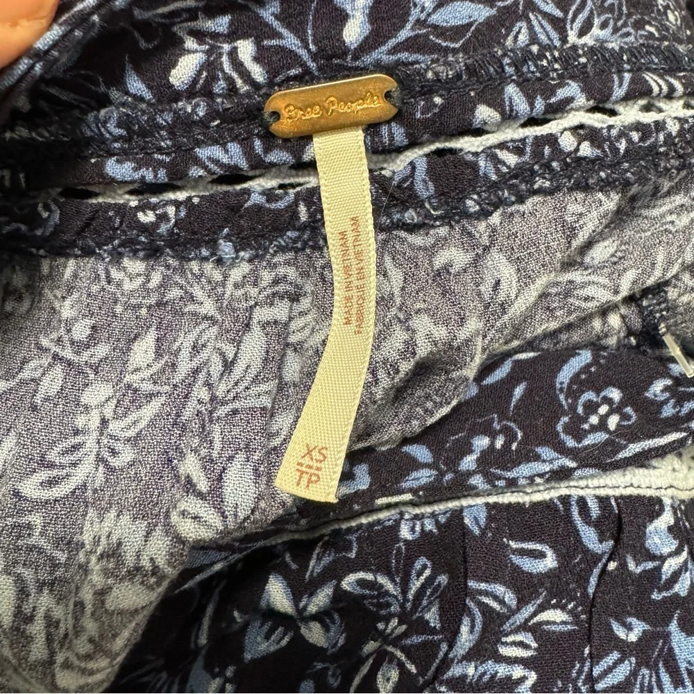 Free People TUNIC Talk About It MIDNIGHT Blue Floral Print Tunic Size XS